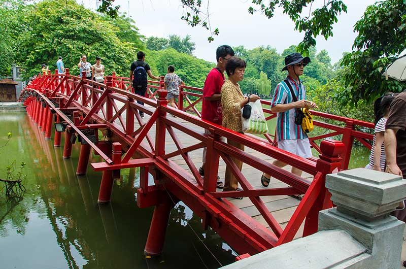 124 - Vietnam - Hanoi - lago Hoan Kiem - puente The Huc o Rayo de Sol